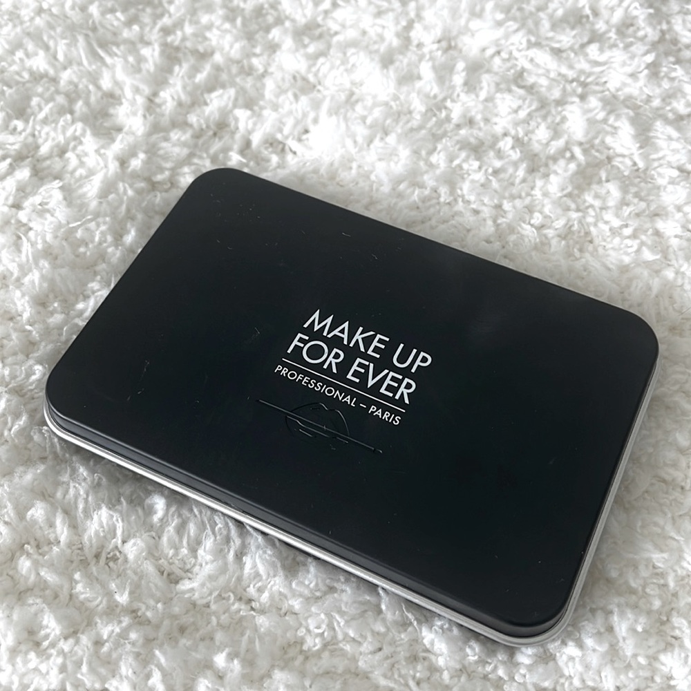 Makeup Forever Matte Velvet Skin Blurring Powder Foundation